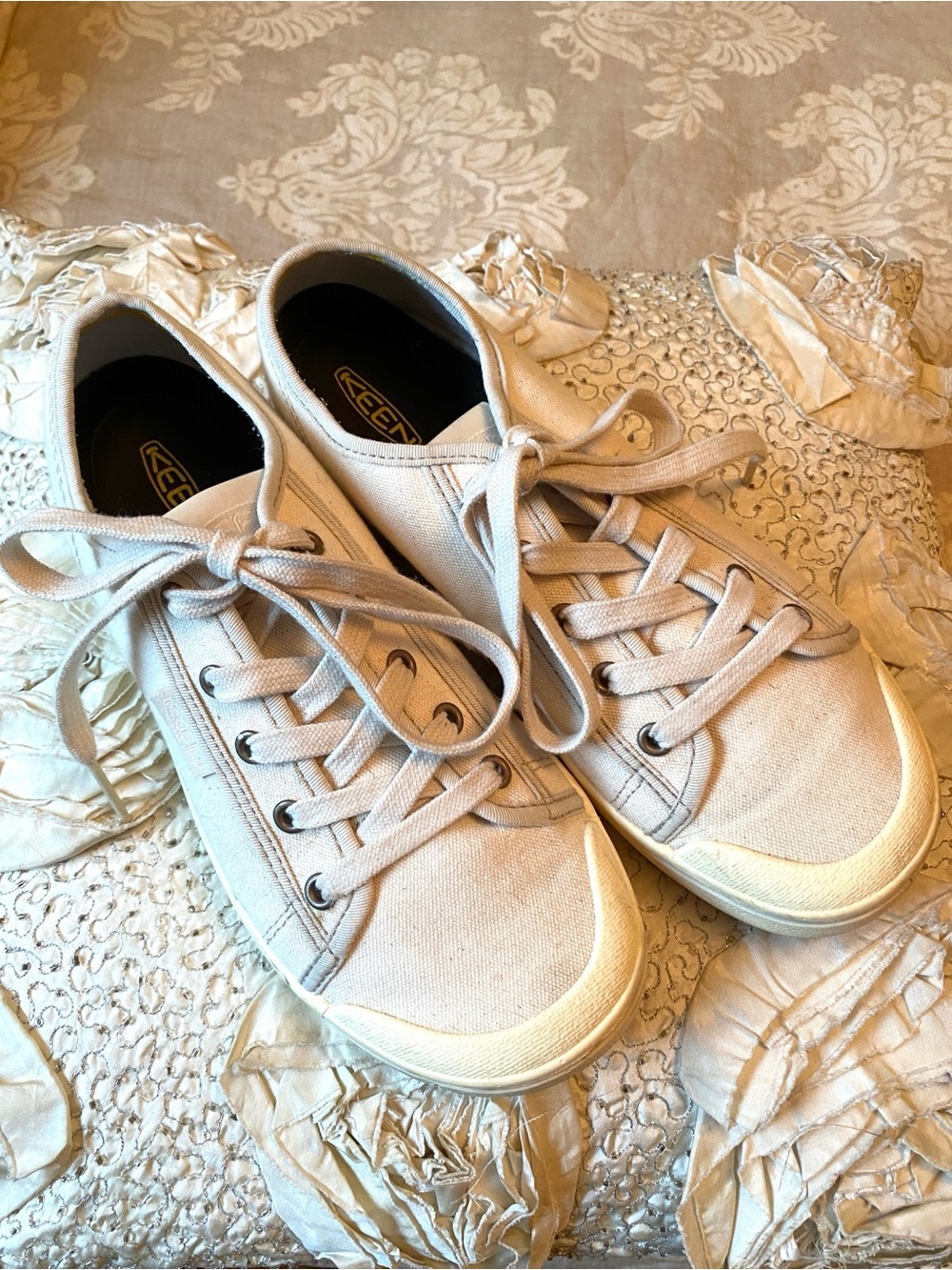 Keen Elsa White Canvas Casual Low Top Lace Front Sneakers Size 8